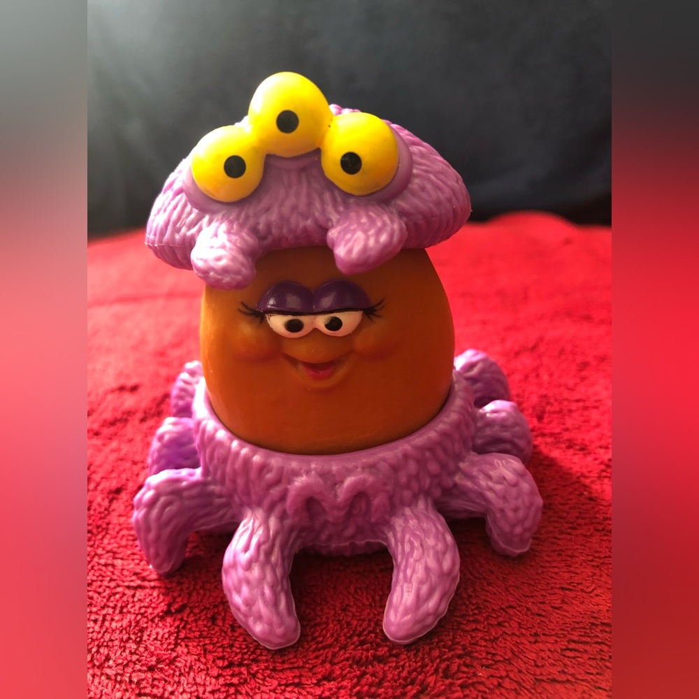 COLLECTIBLE 1995 McDonald’s Happy Meal toy